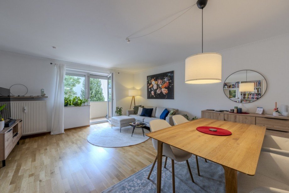 Wohnzimmer/Balkonsseite Etagenwohnung M�nchen / Giesing